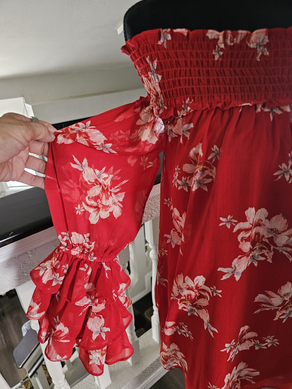 NWOT - Size S -  Off-Shoulder Red Floral Women's Top - Picture 3 of 12